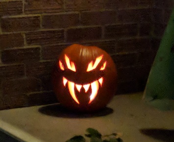 The jack-o-lantern I carved for Hallowe'en.